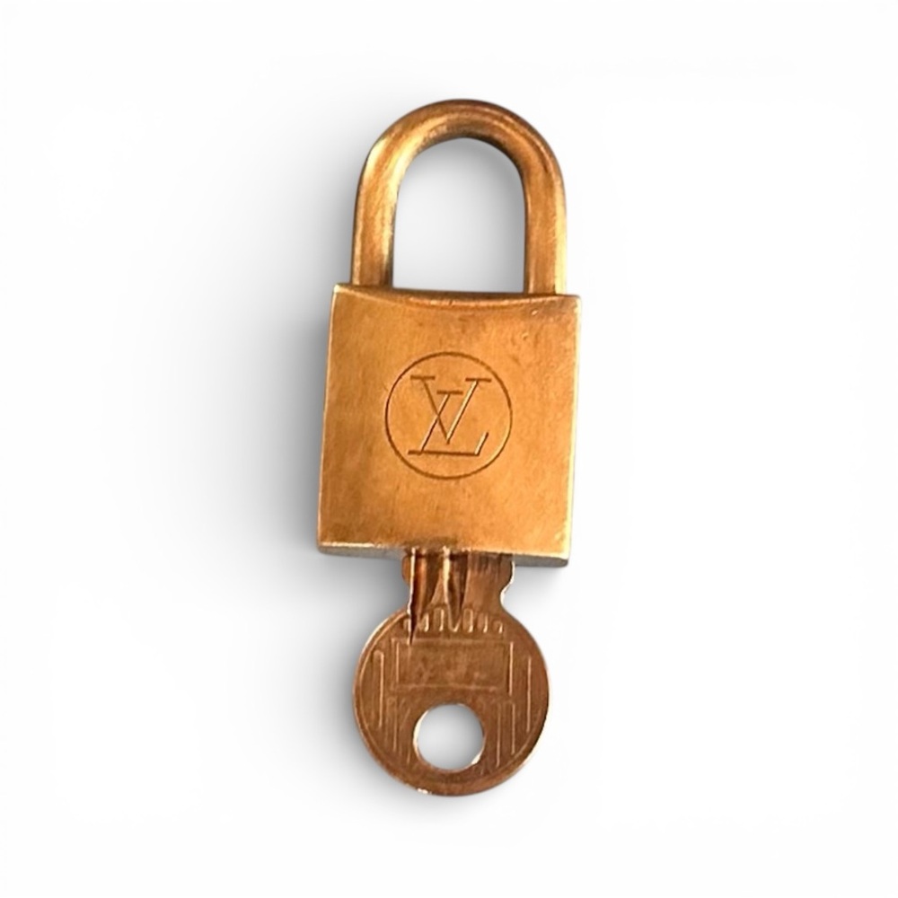 Rare 223 Louis Vuitton Brass Padlock Pendant Necklace with Chain - Picture 5 of 11